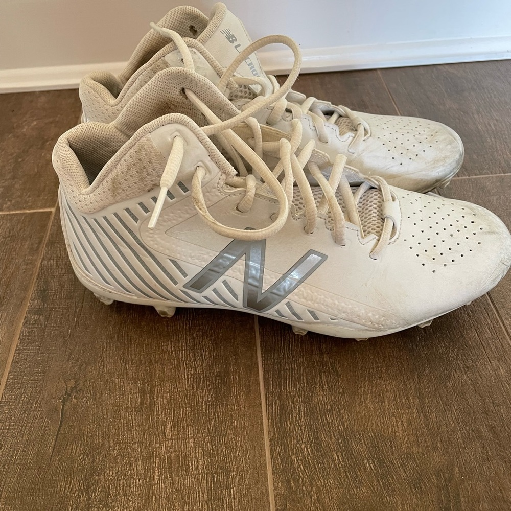 Men’s white new balance lacrosse cleats size 7
